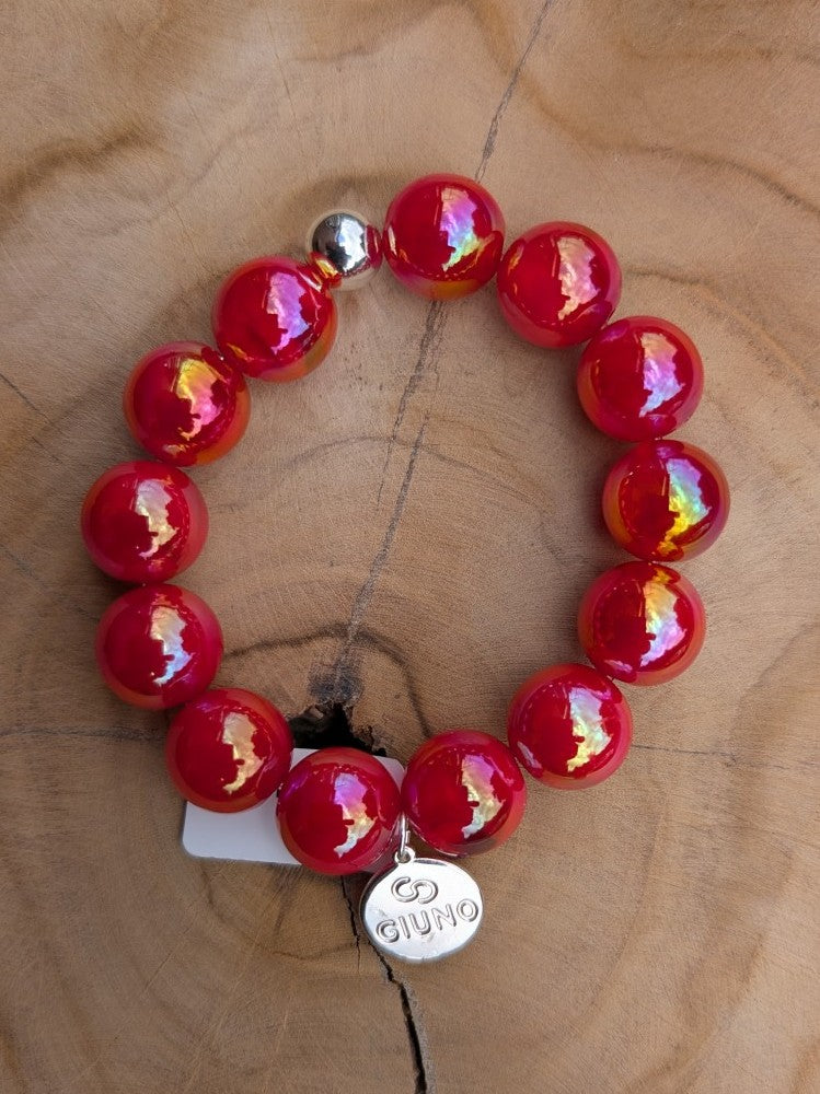 Die Perlen aus glänzendem Acryl und Kupfer in einem bezaubernden Rot Perlmutt bringen Farbe und Leben in jedes Outfit. Perfekt für den Tag!