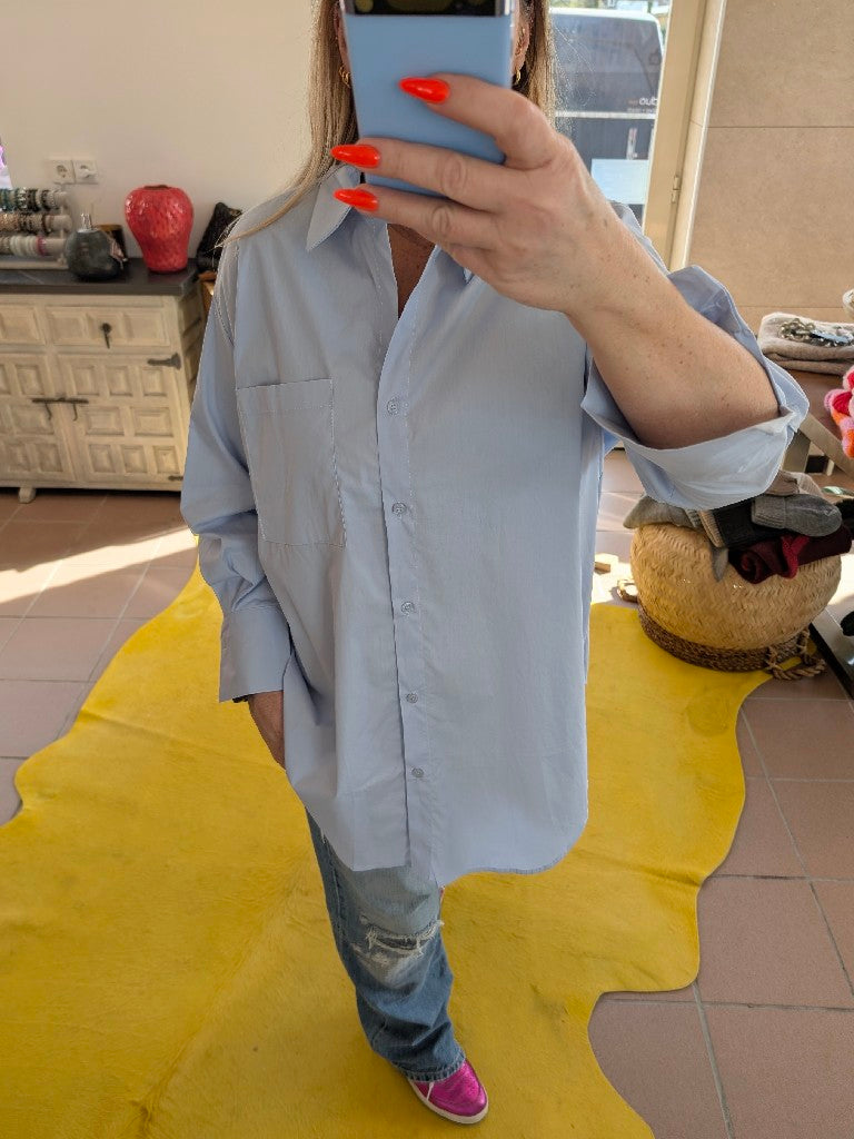 Erwecken Sie Ihren inneren Pariser Chic mit der Bluse von Drole de Copine Paris aus 100% Baumwolle. Verleihen Sie Ihrem Look das gewisse Etwas!