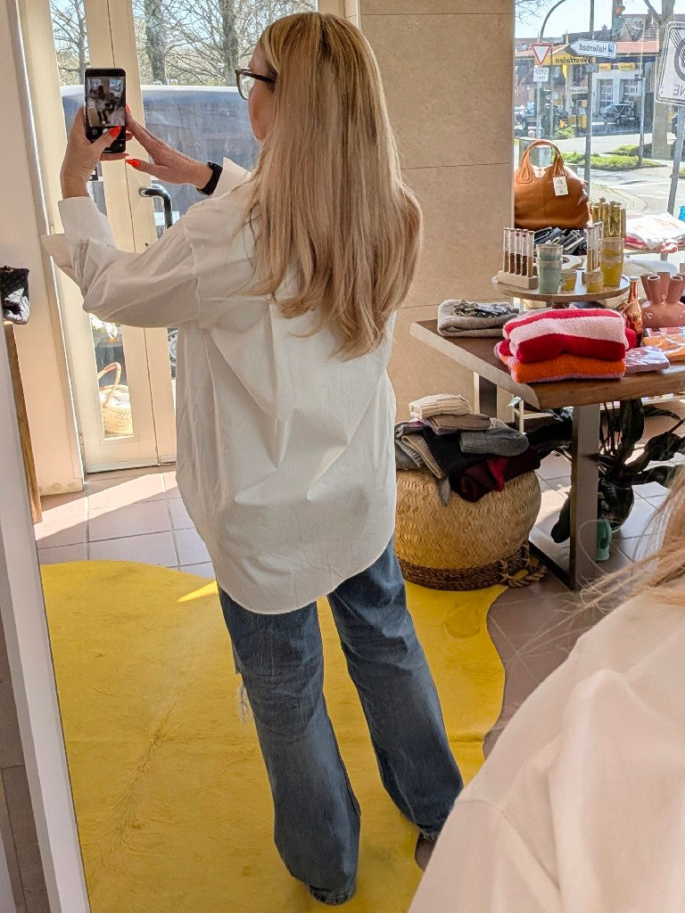 Erwecken Sie Ihren inneren Pariser Chic mit der Bluse von Drole de Copine Paris aus 100% Baumwolle. Verleihen Sie Ihrem Look das gewisse Etwas!