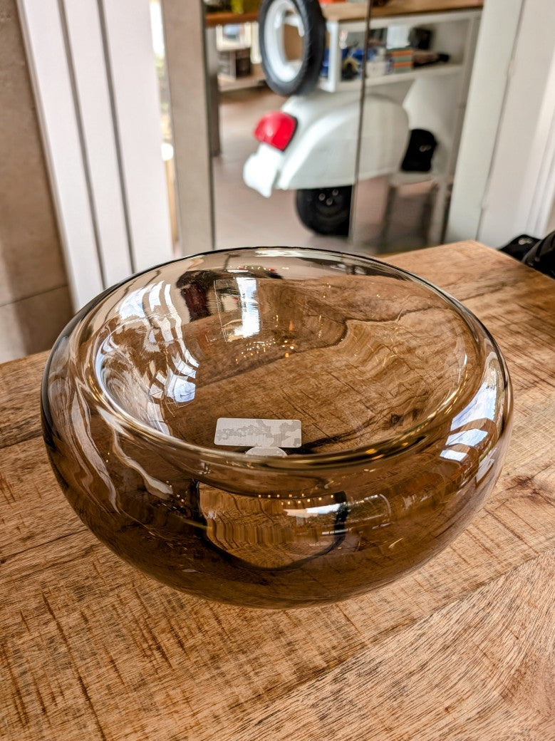 Die elegante doppelwandige Glasschüssel im Kristina Dam Style besticht durch warmes Coffee Braun und großzügige Maße - perfekt für stilvolles Servieren und Deko!