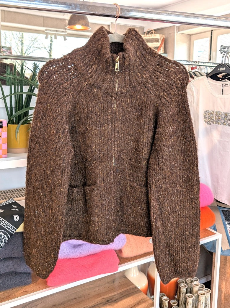 Die Zipper Strickjacke in hochwertiger Mischung aus Viskose, Nylon und Wolle in Coffee Braun mit Blau Gelb hat stilvolles Design und Tragekomfort!