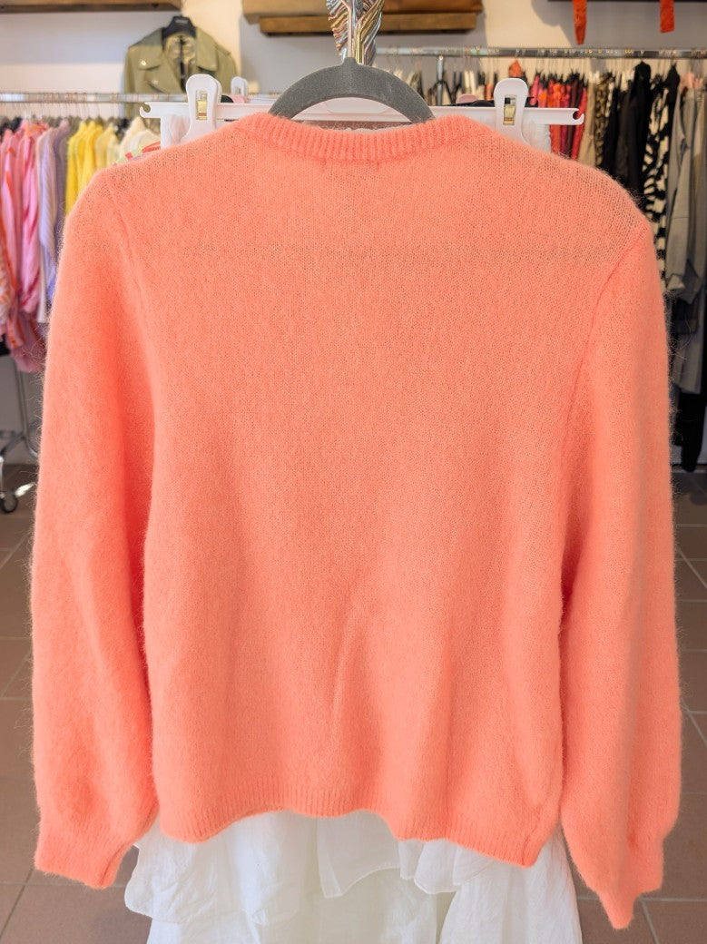 Leichte stilvolle Cardigan Strickjacke aus 52% Mohair in leuchtendem Apricots mit eleganten Perlmuttknöpfen - perfekt für alle Gelegenheiten von lässig bis elegant