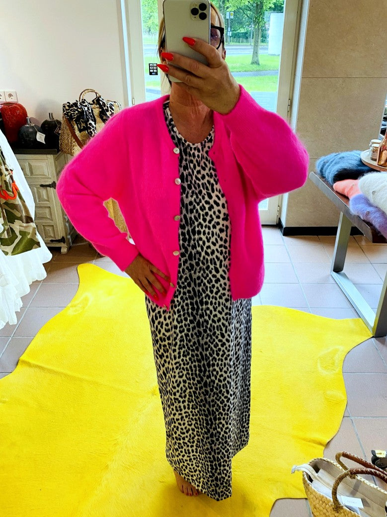 Leichte stilvolle Cardigan Strickjacke aus 52% Alpaka in leuchtendem Pink mit eleganten Perlmuttknöpfen - perfekt für alle Gelegenheiten von lässig bis elegant
