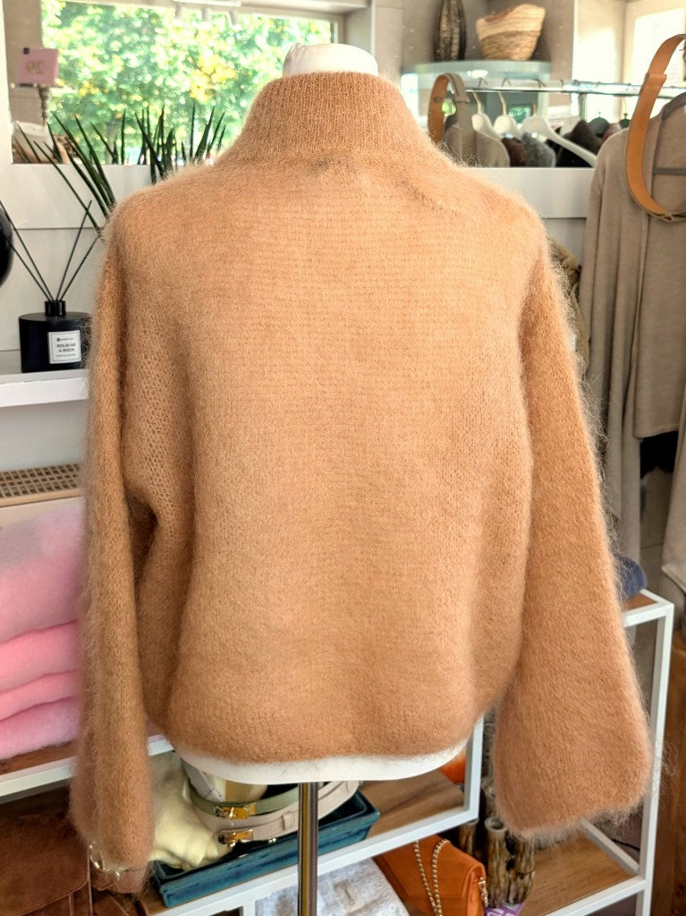 Elegante Strickjacke aus luxuriösem 80% Soft Kid Mohair für unvergleichliche Weichheit und Wärmeisolation in warmem Camel Karamell Braun Zipper Reißverschluss.