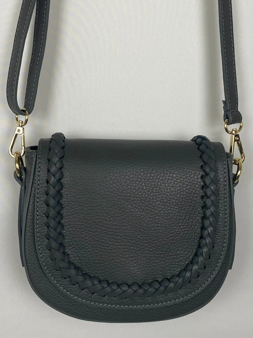Diese Boho Handtasche im Chloé Stil in Anthrazit aus Echtleder ist ideal für den täglichen Gebrauch. Ein Must-Have für jede modebewusste Frau! Made in Italy