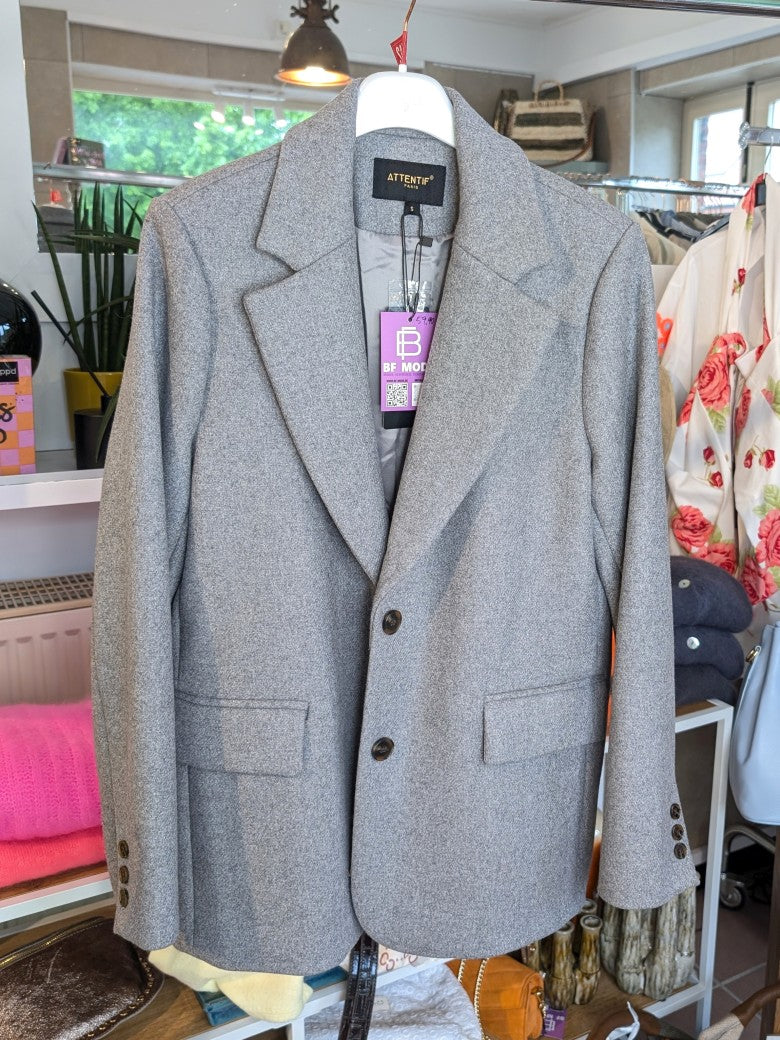 Der elegante Damen Woll Blazer Wolle in Hellgrau von ATTENTIF vereint hochwertiges Material und stilvolles Design in S, M, L - perfekt für stilbewusste Frauen!