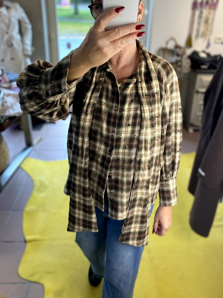 Das lässig elegante Flanellhemd Holzfallerhemd besticht durch sein weiches Material mit Karo-Design und Schluppe - für angenehme Wärme & Komfort an kühlen Tagen!