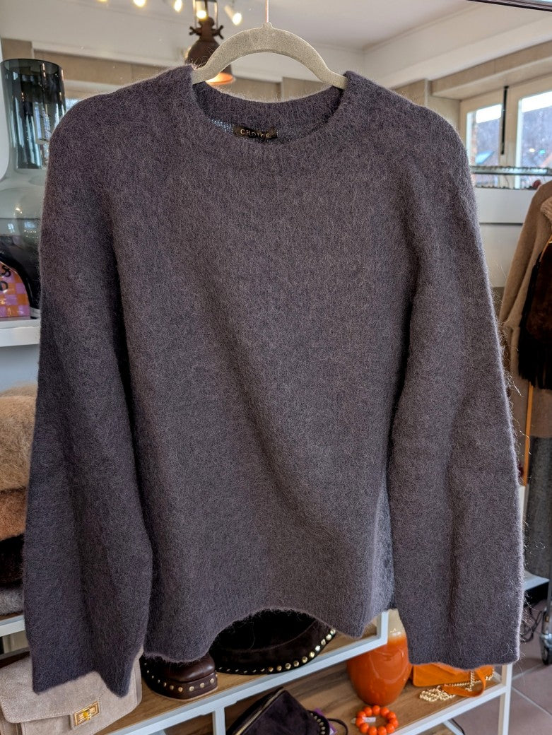 Weicher flauschiger Pullover mit Rundhalsausschnitt aus Alpaka und Wolle in elegantem Anthrazit von CHOICE - wohliger Tragekomfort, deal für jeden Anlass!