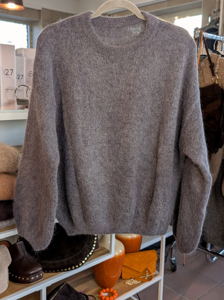 Weicher flauschiger Pullover mit Rundhalsausschnitt aus Alpaka und Wolle in elegantem Grau von CHOICE - optimaler wohliger Tragekomfort, deal für jeden Anlass!