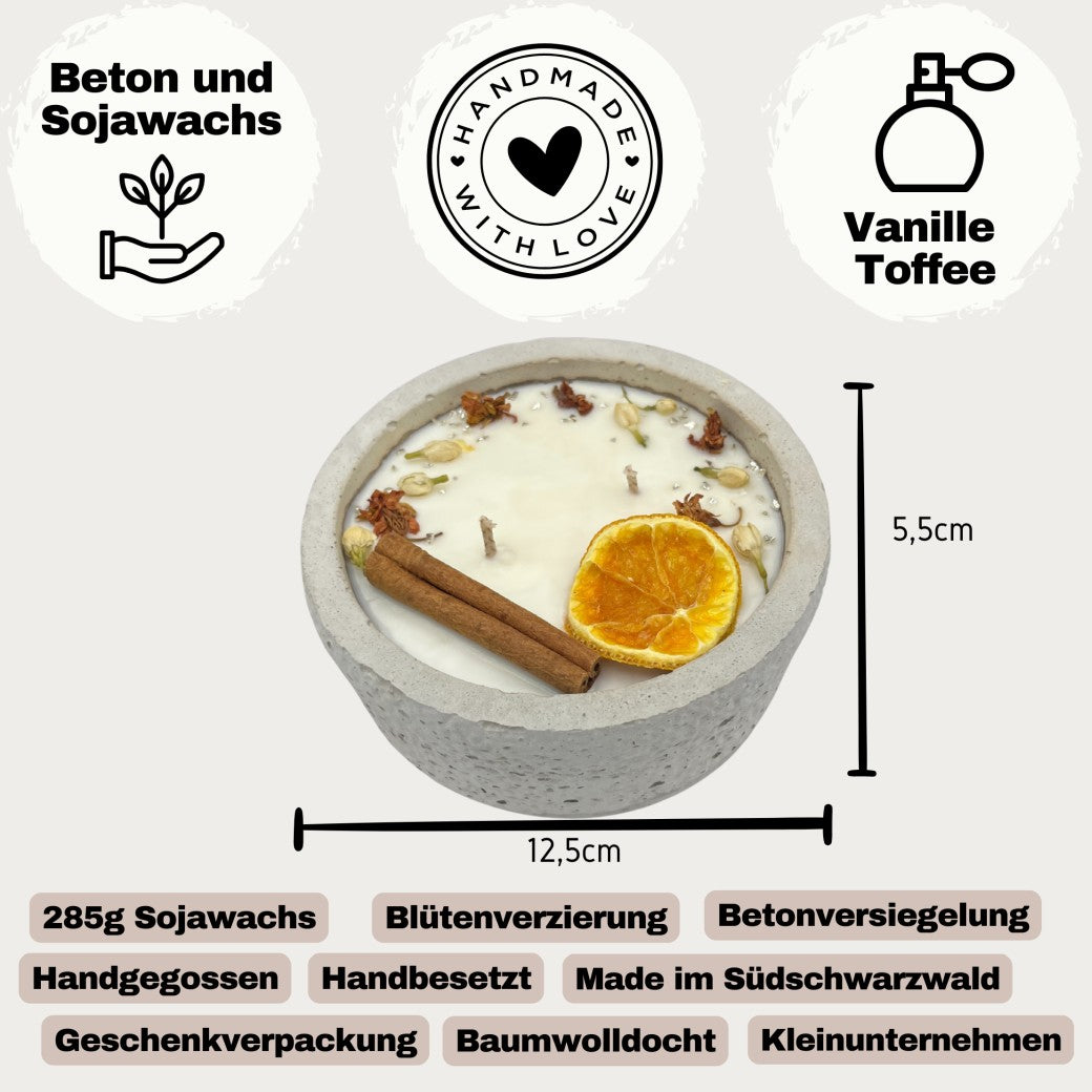 Stilvolle handgemachte Aroma Sojawachskerze für Ihr Zuhause. Mit Blütenverzierung und hochwertigem Baumwolldocht aus dem Südschwarzwald!