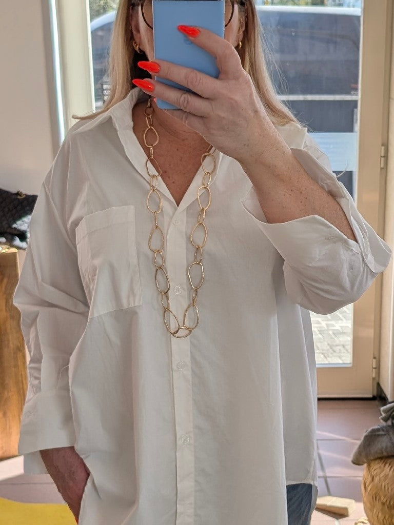 Erleben Sie den Glanz und die Eleganz unserer Kette aus großen goldenen Elemente von Bijoux! Strahlen Sie mit unserer einzigartigen Kette!