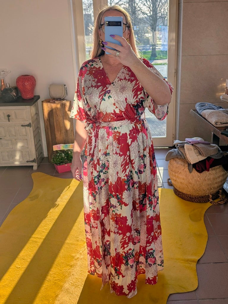 Verleihen Sie Ihrem Look mit dem 3/4 Arm Maxikleid von Lily Mcbee Eleganz und Frische. Perfekt für sommerliche Anlässe und Ausdruck Ihrer Persönlichkeit!
