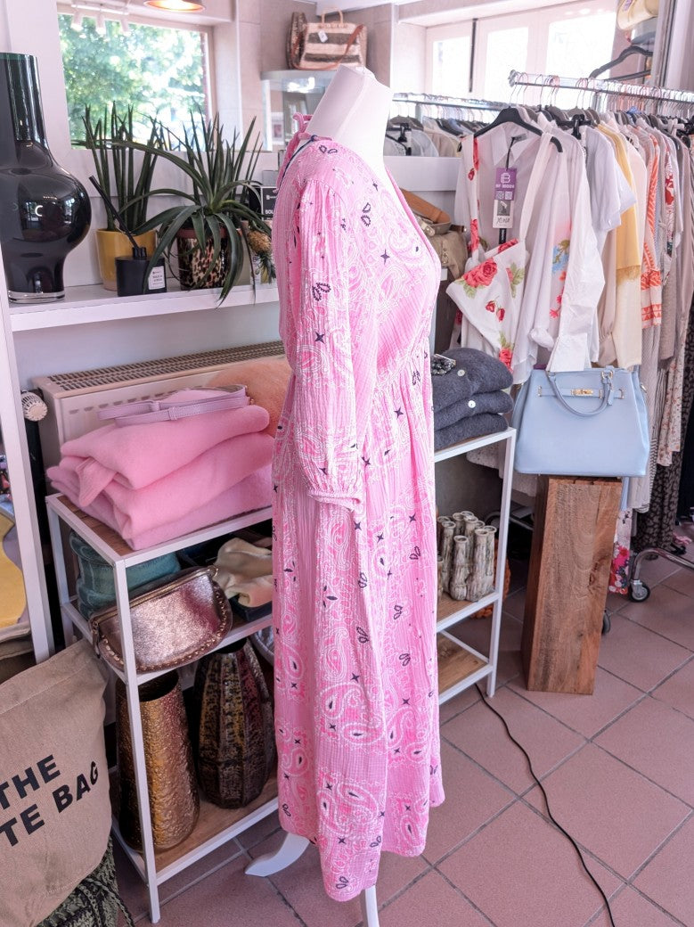 Bring' Farbe ins Leben mit unserem wunderschönen floralen Mousselin Maxi Kleid mit Kurzarm im Kujten Stil. Sehr schöne frische und feminine Note!