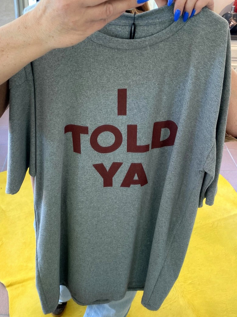 Zeige deinen selbstbewussten und mutigen Stil mit dem Maxi Shirt Kurzarm "I Told Ya" aus Baumwolle von ALISÉ! Cooles Statement, hol es dir jetzt!