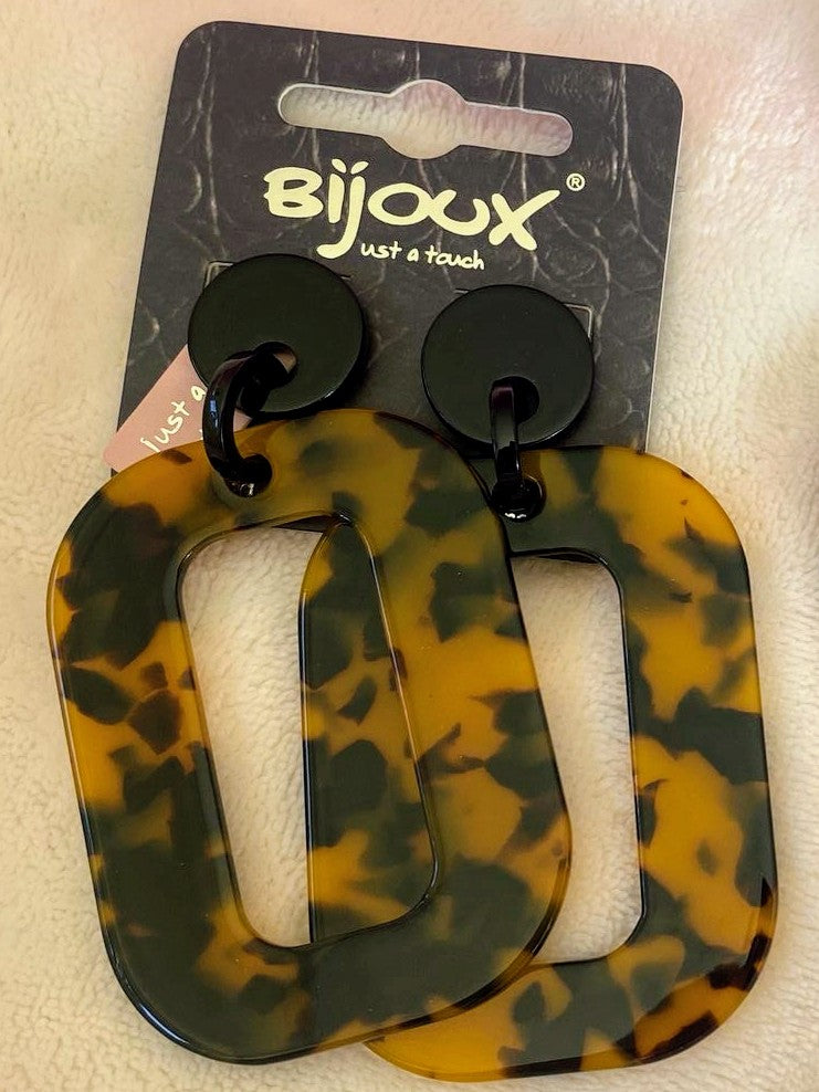 Bringe mit den Ohrringen Leo Dunkel Groß in der Form 00 von Bijoux etwas Wildheit in Deinen Look! Perfekt für alle, die sich von der Masse abheben möchten!