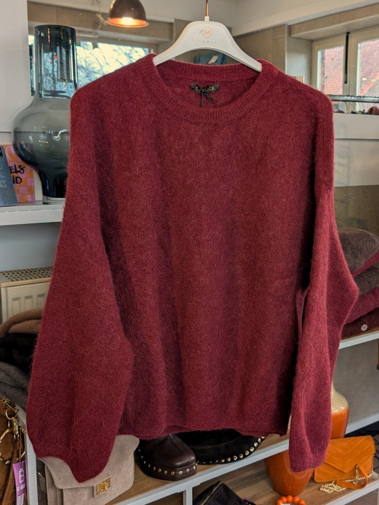 Weicher flauschiger Pullover mit Rundhalsausschnitt aus Alpaka und Wolle in Burgund Rot von CHOICE - optimaler wohliger Tragekomfort, deal für jeden Anlass!