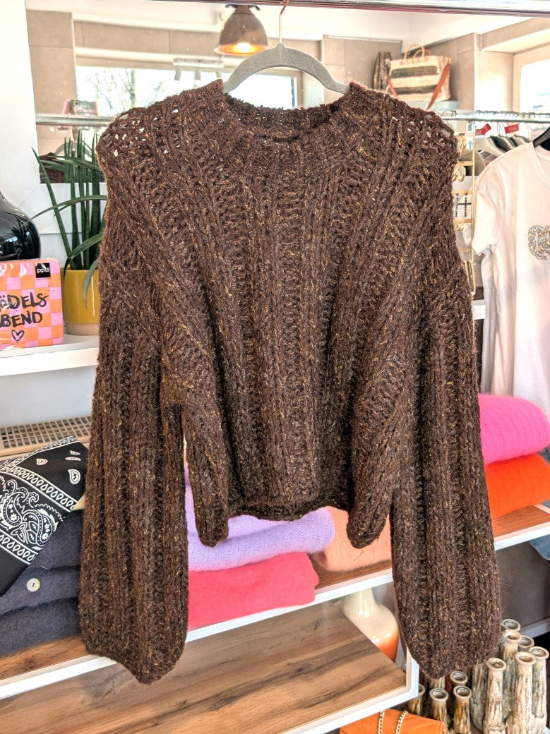 Der Pullover aus einer hochwertigen Mischung aus Viskose und Wolle in warmem Coffee-Braun mit Blau Gelb verbindet stilvolles Design und Tragekomfort!