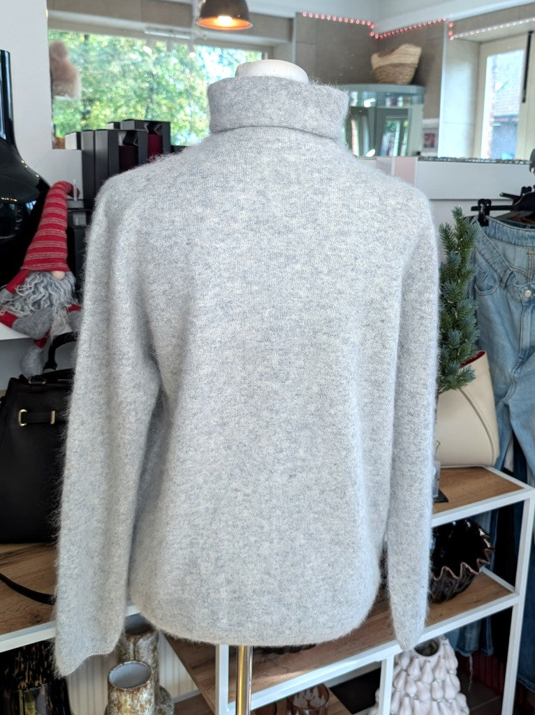Eleganter mega kuscheliger Rollkragen Pullover in Silber Grau – luxuriöse Kaschmir Seide Wolle Mischung für höchsten Komfort, Langlebigkeit, Wärmeisolation.