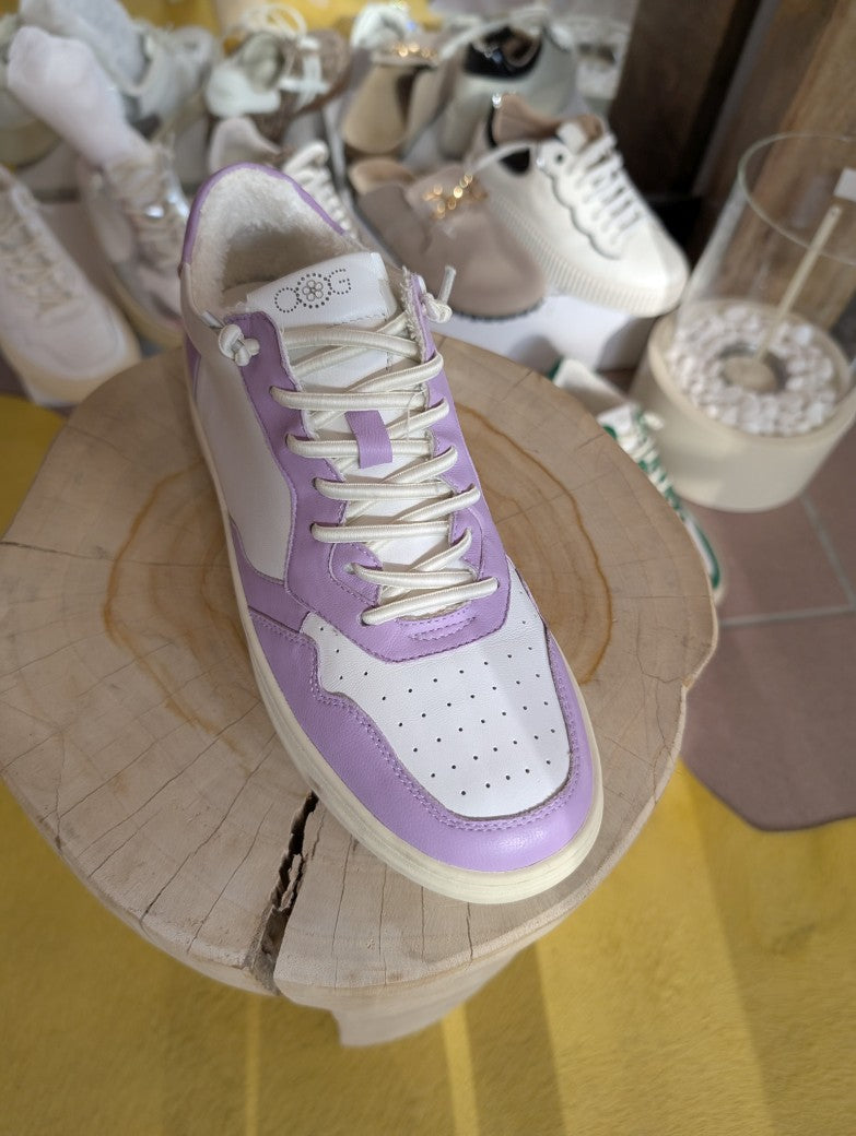 Erlebe den Stil und Komfort unseres Weiß und Flieder Sneakers im Autry Stil von OOG aus echtem Leder. Worauf wartest Du noch? Hol Dir Deinen neuen Lieblingssneaker!