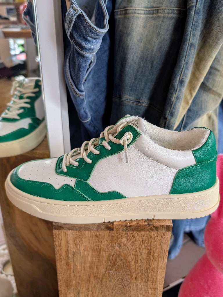 Erlebe den Stil und Komfort unseres grün weißen Sneakers im Autry Stil von OOG aus echtem Leder. Worauf wartest Du noch? Hol Dir Deinen neuen Lieblingssneaker!