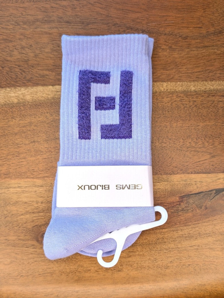 Erlebe unvergleichlichen Komfort mit den Flieder Lila Socken im Fendi Stil aus Baumwolle mit perfekter Fußanpassung. Überzeuge Dich von Qualität & Stil!