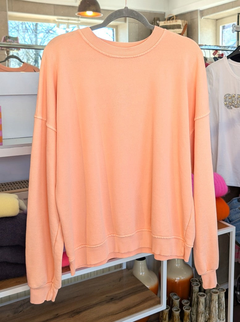 Entdecke dein neues Lieblings-Sweatshirt in Apricots aus Baumwolle! Perfekt für jeden Tag oder gemütliche Abende auf der Couch!