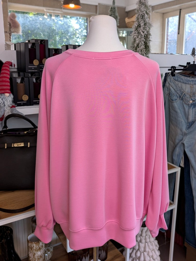 Das hochwertige Viskose Sweatshirt in lebendigem Rosa Pink ist ein perfekter Begleiter oder auch Ergänzung zur bestehenden Garderobe. Perfekt für jeden Tag!