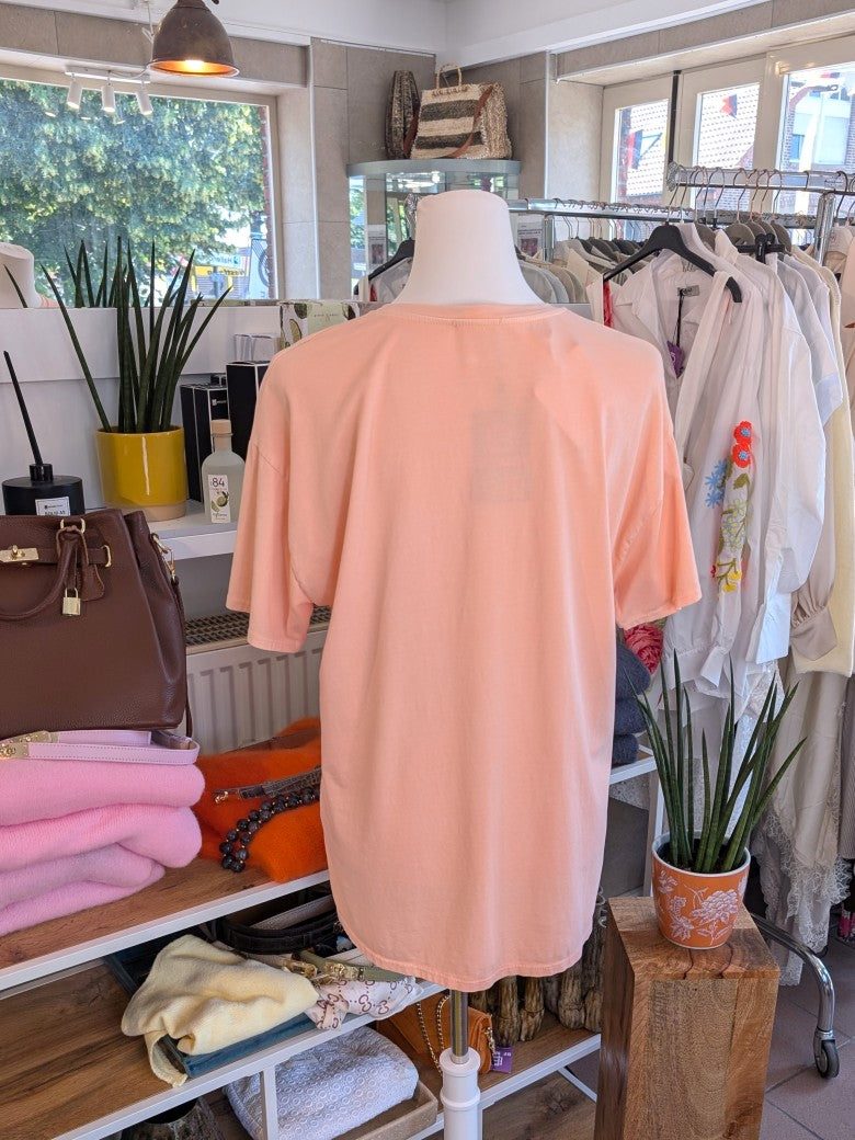 Ein Must-Have für alle modebewussten Frauen ist das Apricots T-Shirt aus Baumwolle von BELIEVE. Überzeuge dich selbst von der Qualität und dem Stil!