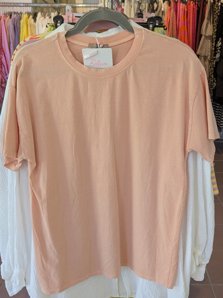Ein Must-Have für alle modebewussten Frauen ist das Apricots T-Shirt aus Baumwolle von BELIEVE. Überzeuge dich selbst von der Qualität und dem Stil!