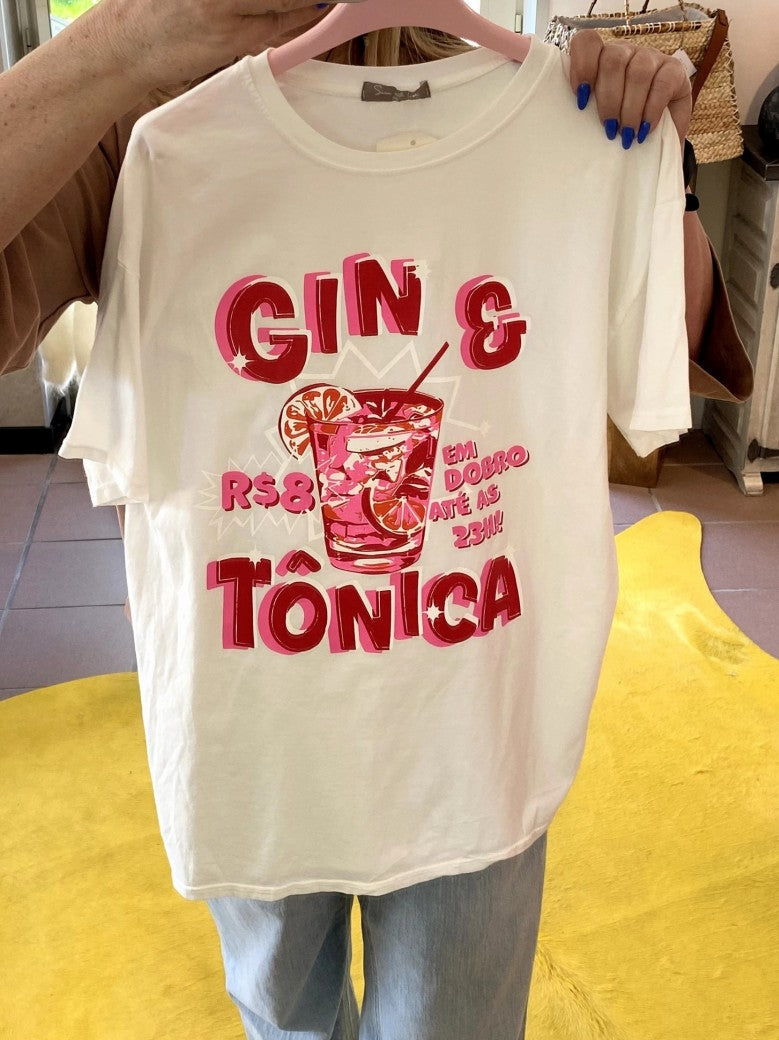 Setzen Sie ein modisches Statement mit diesem auffälligen Gin & Tonica T-Shirt in den lebendigen Farben Weiß Rot Pink!