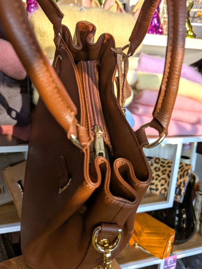 Wunderschöne Shopping Bag aus weichem Leder Cross-Body tragbar mit Schulterriemen Cognac Dunkel Braun Gold im Givenchy Nightingale Stil - Must-Have aus Italien!
