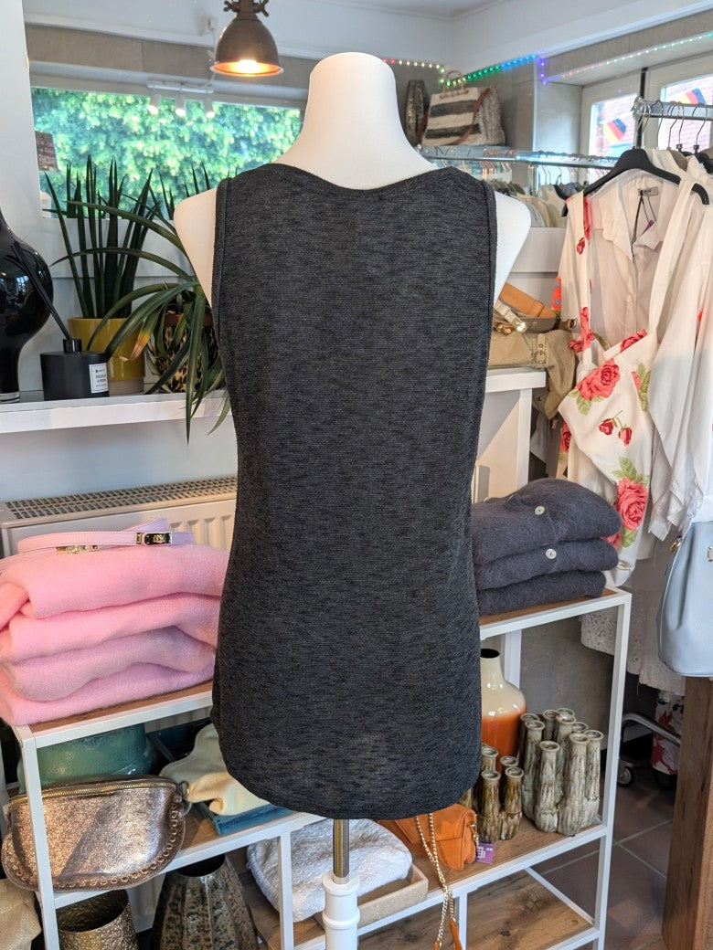 Genieße den Sommer in diesem beliebten langen Top von BELIEVE in elegantem Schwarz aus bequemer Baumwolle und in lässiger Passform!