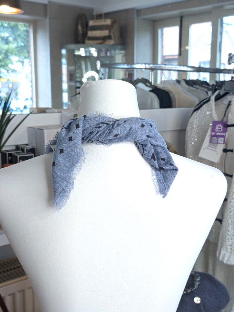 Elegantes Bandana-Tuch aus 85% Merino-Wolle 15% Kaschmir für außergewöhnliche Weichheit und atmungsaktive Wärmeleistung - als Kopftuch, Halstuch, Schulterumhang