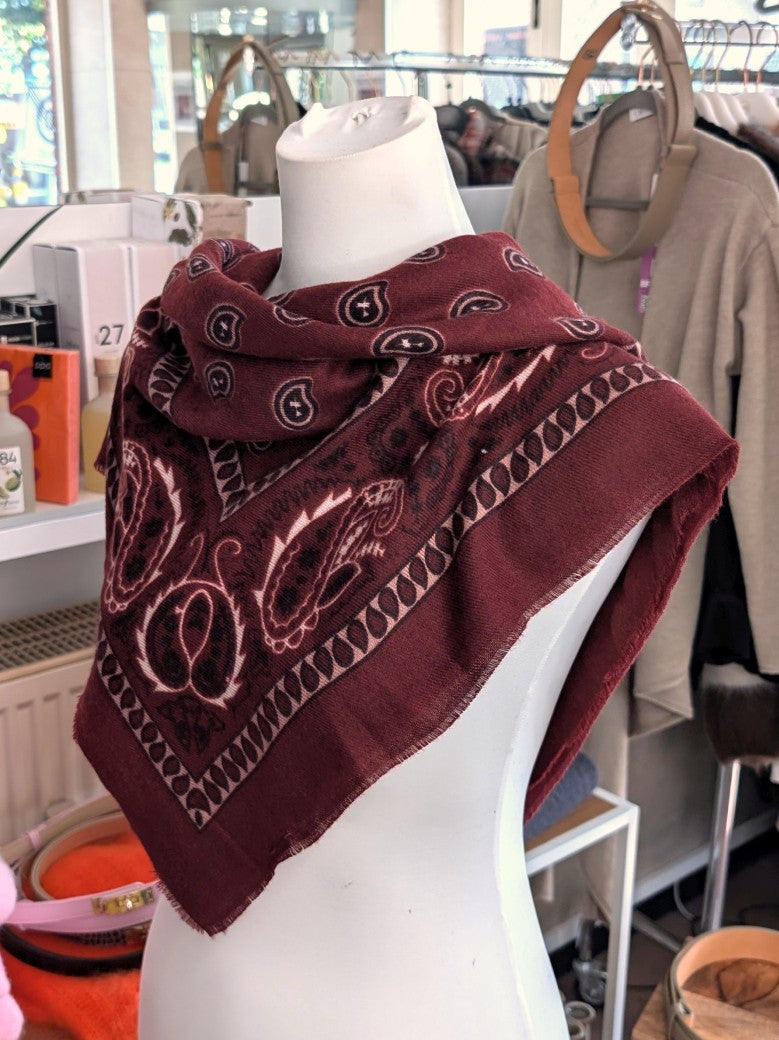 Elegantes Bandana-Tuch aus 100% Viskose, raffinierter ethnischer Charakter durch florales Paisley Muster im Kujten-Stil - als Kopftuch, Halstuch, Schulterumhang