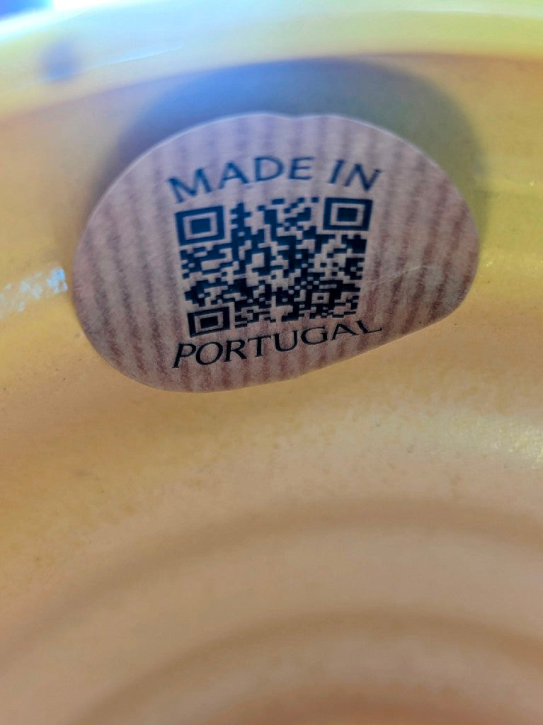 Übertopf Bubbee Pot aus Steingut in leuchtendem Gelb - Made in Portugal. Maße: ca. 12cm Innendurchmesser, 14cm hoch, 15cm Außendurchmesser, ca. 1 kg schwer