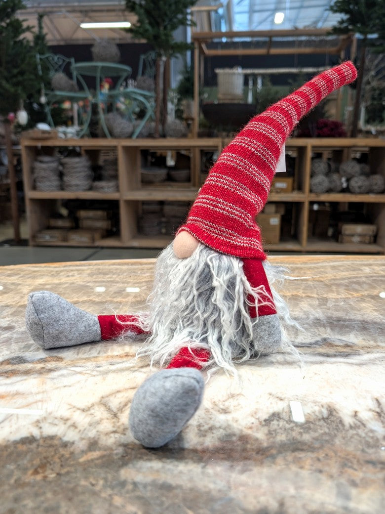 Der charmante flauschige Wichtel bringt festliche Wärme in jedes Zuhause. Perfekt als Tischdekoration, Regalschmuck oder Geschenk für Herbst Winter Weihnachten.