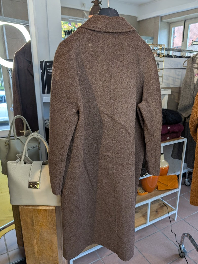 Erleben Sie zeitlose Eleganz mit dem handgefertigten Cashmere Wollmantel in Dark Coffee Braun von SensUniq - luxuriöse Weichheit mit perfektem Tragekomfort!