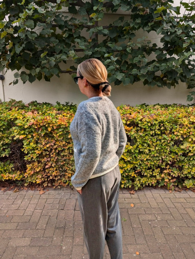 Cardigan Chanel Style Damen Strickjacke Bouclé Grau Beige Viskose Goldknöpfe One Size