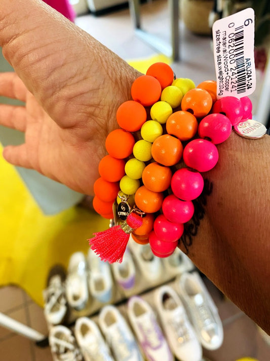 Zeigen Sie Ihre Persönlichkeit mit unserem großartigen elastischem Armband mit kleinen Perlen aus Acryl und Kupfer in Neon Gelb! Holen Sie es sich jetzt!