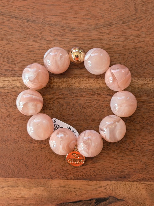 Zeigen Sie Ihre Persönlichkeit mit unserem großartigen elastischem Armband mit dicken Perlen aus Acryl und Kupfer in Perlmutt Altrosa Creme Gold!
