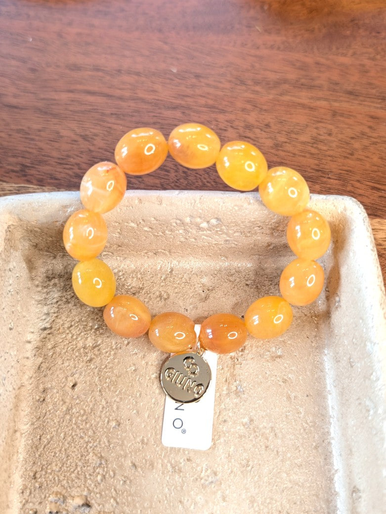 Elegantes elastisches Armband mit großen Acryl-Ovalen in Bernstein. Das hochwertige Design verbindet moderne Ästhetik mit komfortablem Tragekomfort!
