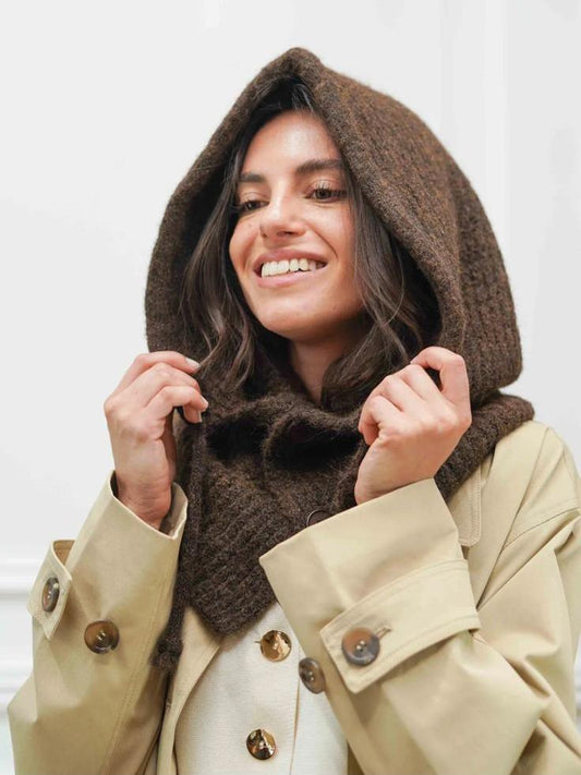 Die Balaclava Strick Sturmhaube in Coffee Braun von JUBYLEE verbindet kuschelige Wärme mit modernem Stil - vielseitig komfortabel für Outdoor-Aktivitäten!