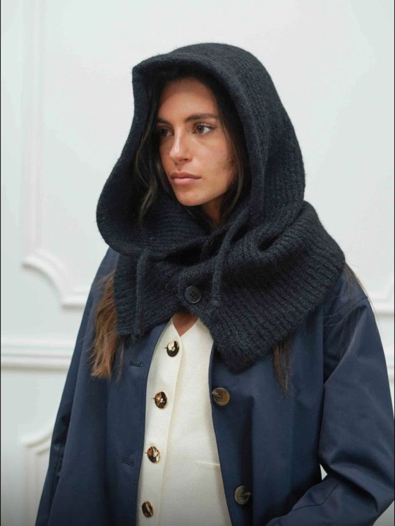 Die Balaclava Strick Sturmhaube in Schwarz von JUBYLEE verbindet kuschelige Wärme mit modernem Stil - vielseitig komfortabel für Outdoor-Aktivitäten!