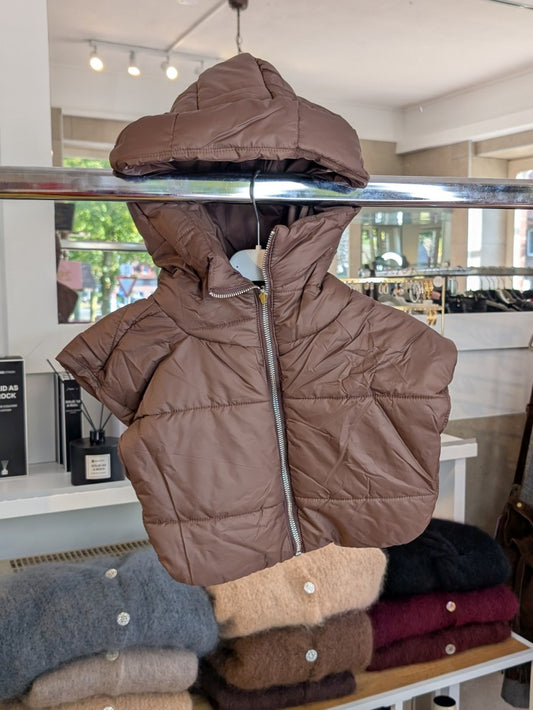 Die witterungsbeständige Balaclava Sturmhaube in Braun von JUBYLEE aus Polyester in modernem Stil ist komfortabel schützend und vielseitig für Outdoor-Aktivitäten!