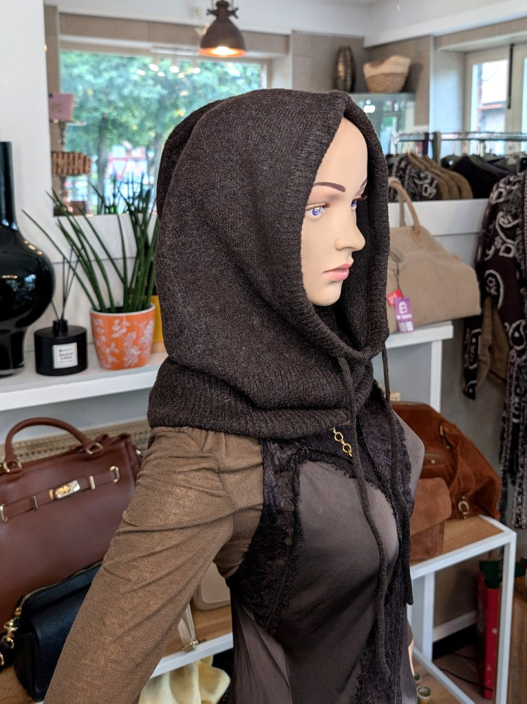 Die Balaclava Strick Sturmhaube in Coffee Braun verbindet kuschelige Wärme mit modernem Stil - vielseitig komfortabel für Outdoor-Aktivitäten einsetzbar!
