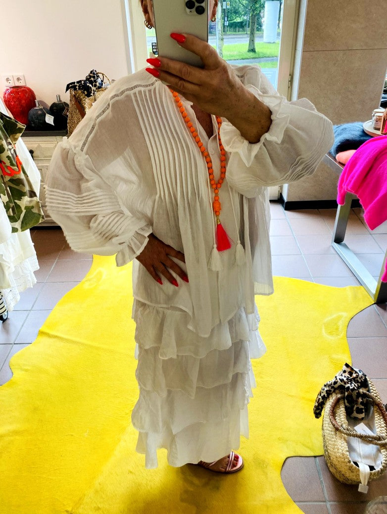 Entdecke die Schönheit des Boho-Stils mit dieser Bluse in Weiß von WIYA. Perfekt für die warmen Monate und für alle, die den lässigen Boho-Look lieben!