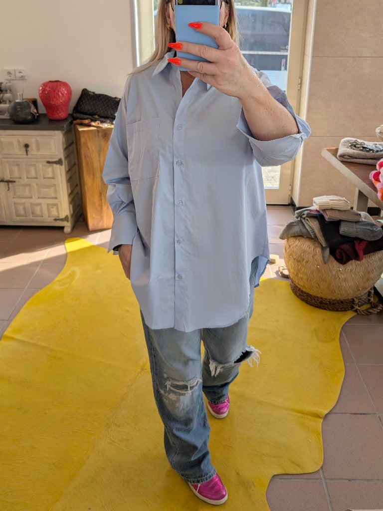 Erwecken Sie Ihren inneren Pariser Chic mit der Bluse von Drole de Copine Paris aus 100% Baumwolle. Verleihen Sie Ihrem Look das gewisse Etwas!