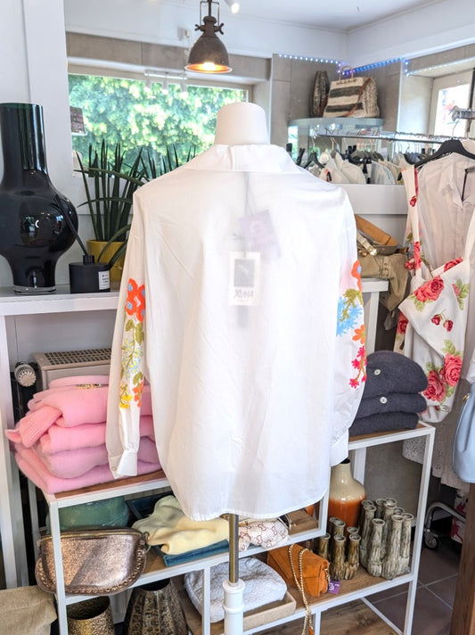 Elegante Bluse aus reiner Baumwolle mit verspieltem Flock Blumenmuster in lebendigen Neonfarben – Orange, Pink, Gelb, Hellblau und Grün auf klassischem Weiß!