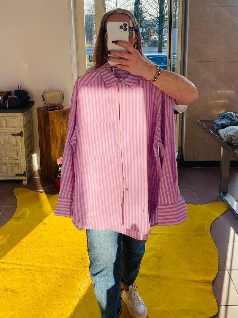 Bringen Sie etwas Farbe in Ihre Garderobe mit dieser Bluse in den trendigen Farben Rosa und Lila. Perfekt für Frühling/Sommer - ein echter Hingucker!