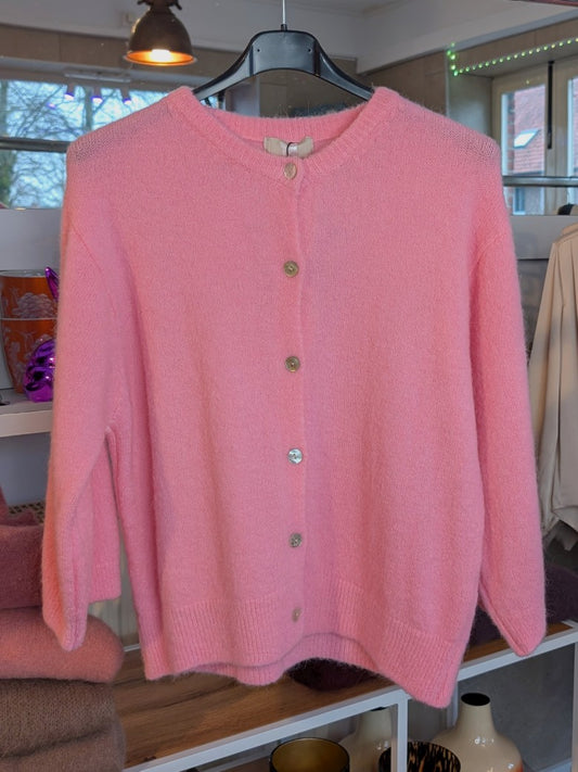 Weicher Flausch Cardigan aus superfeiner Alpaka-Wolle verbindet zeitlose Eleganz mit unvergleichlichem Tragekomfort - anschmiegsam wärmend ohne zu beschweren!